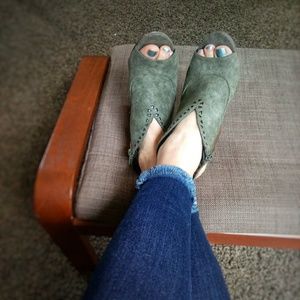 EUC women's shoes with laser cut detail